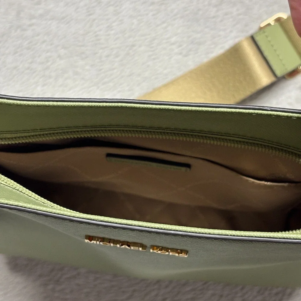 Michael Kors Jet Set Travel Small Messenger Bag Faux Leather Light Sage VG‎ Cond - Picture 5 of 9